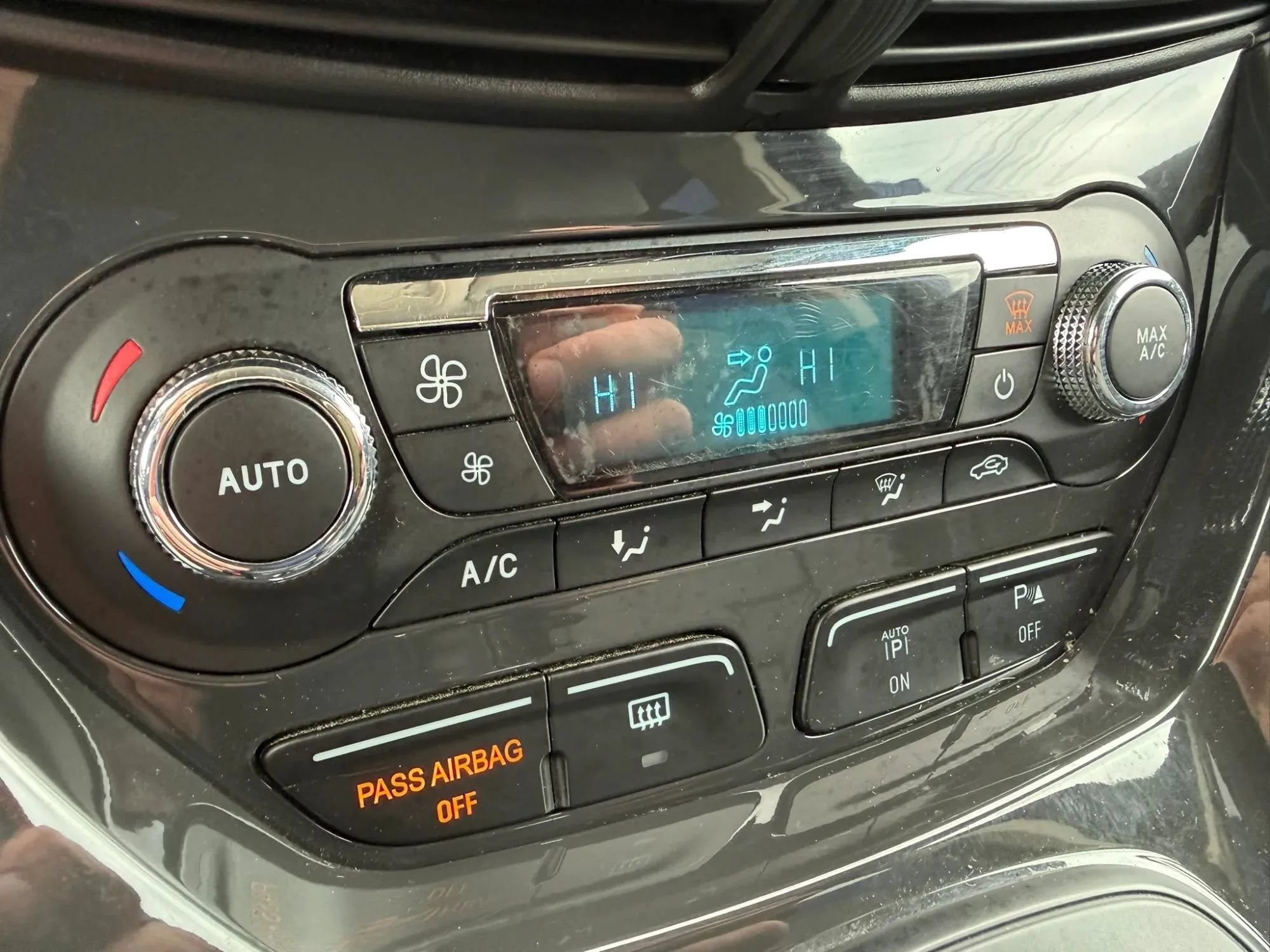 Used 2016 Ford Escape Titanium w/ Equipment Group 301A AWD/4WD image 22