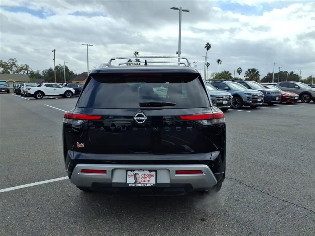 Used 2023 Nissan Pathfinder SL w/ Black Appearance Package image 4