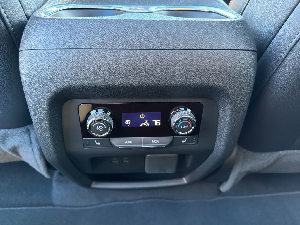 Certified 2025 Chevrolet Traverse RS w/ LPO, Illumination Package FWD image 20