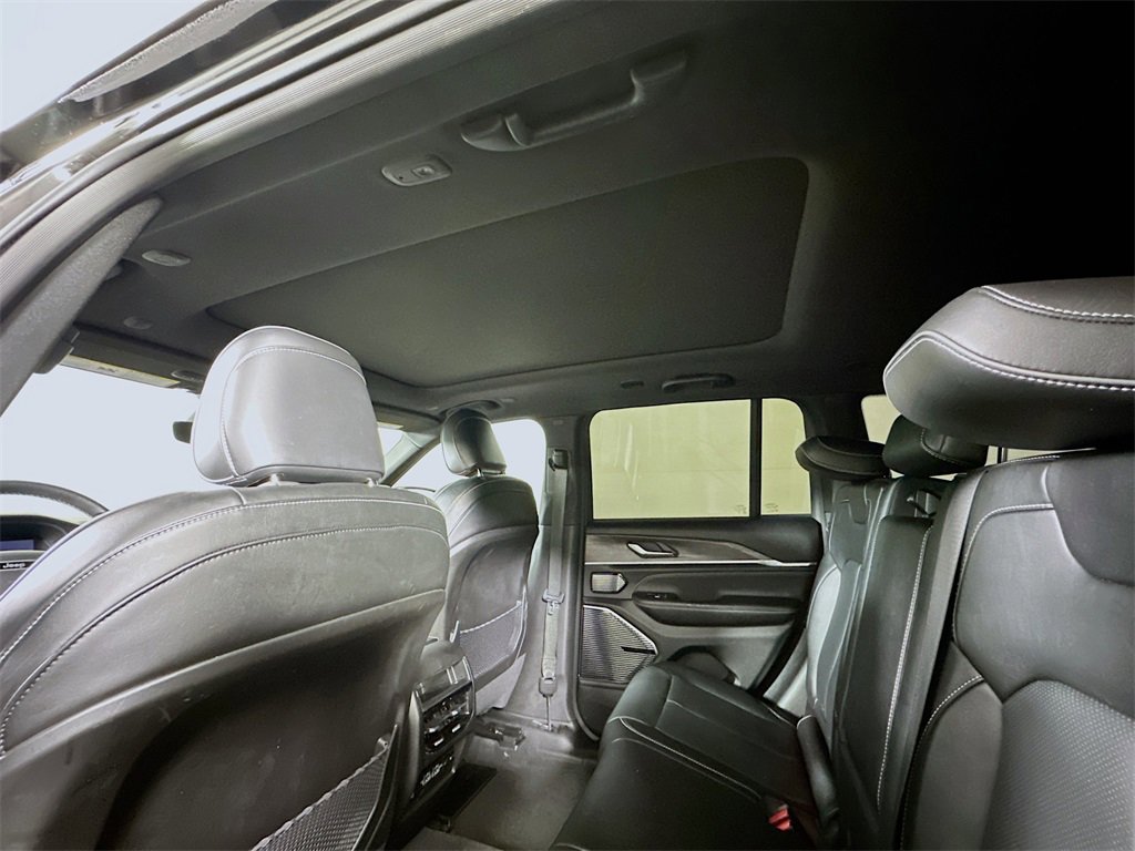 Used 2022 Jeep Grand Cherokee Overland image 13