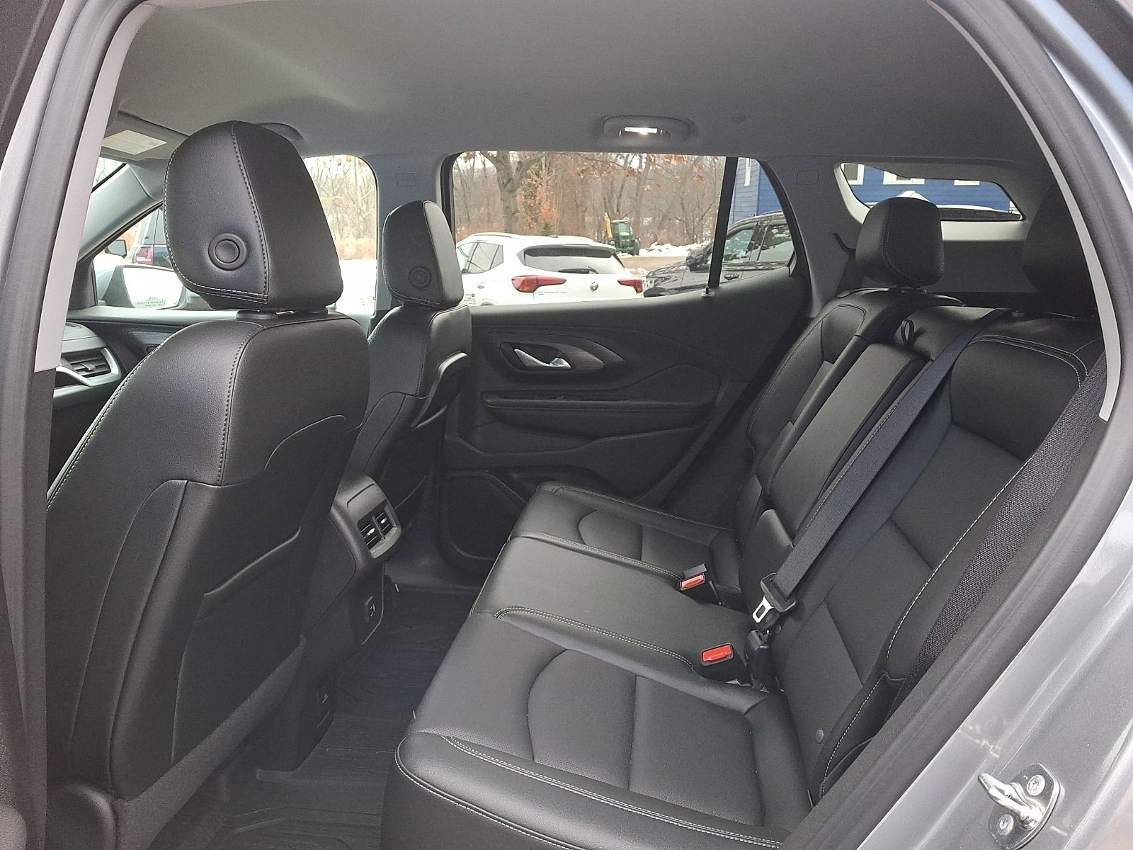 Used 2024 GMC Terrain SLT w/ Infotainment Package II image 10