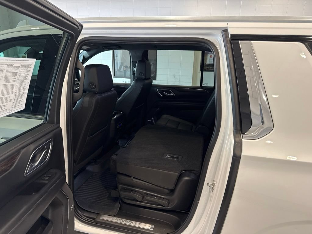 Used 2022 Chevrolet Suburban LT w/ Luxury Package AWD/4WD image 21