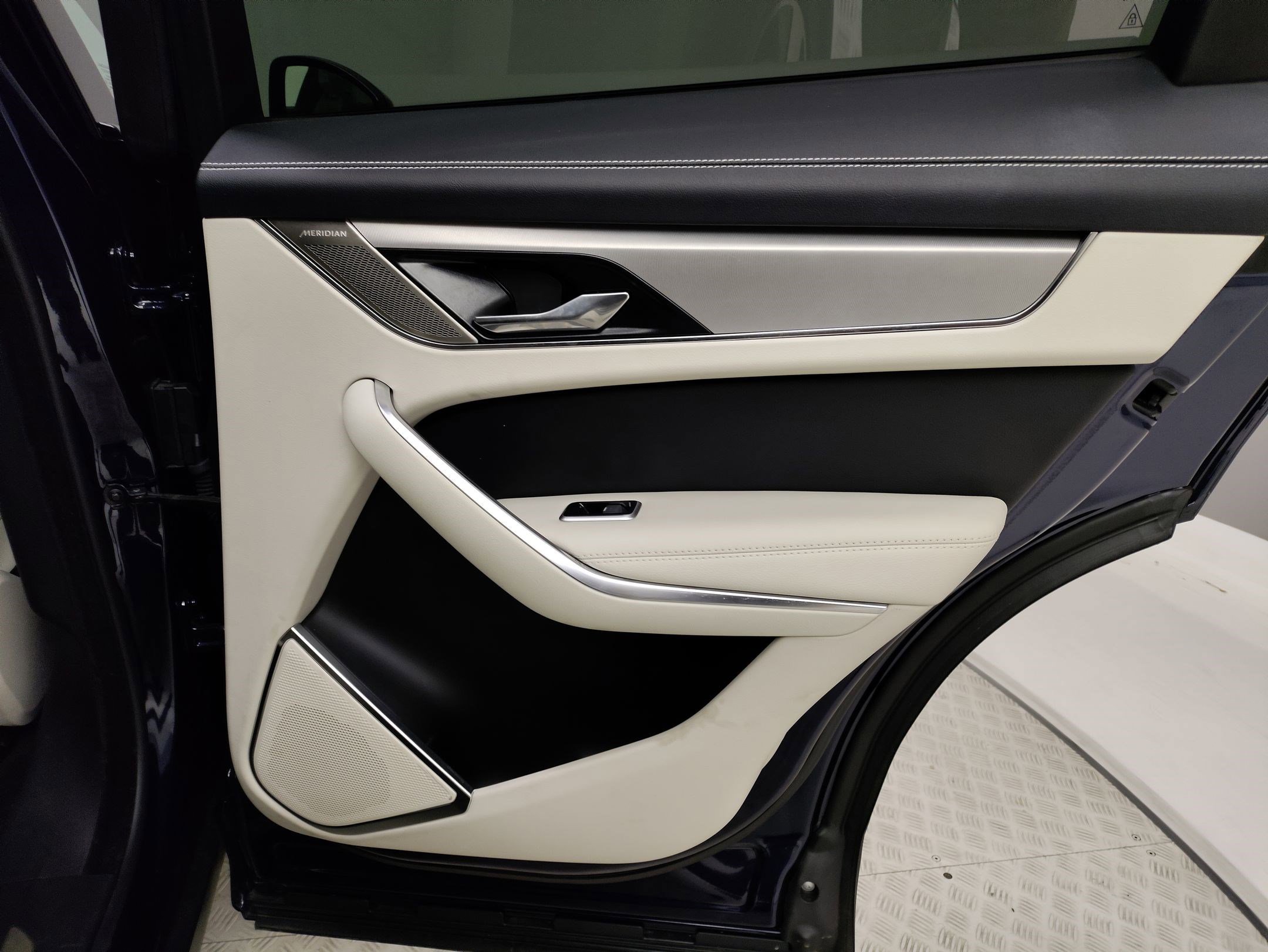 Used 2024 Jaguar F-PACE R-Dynamic S image 30