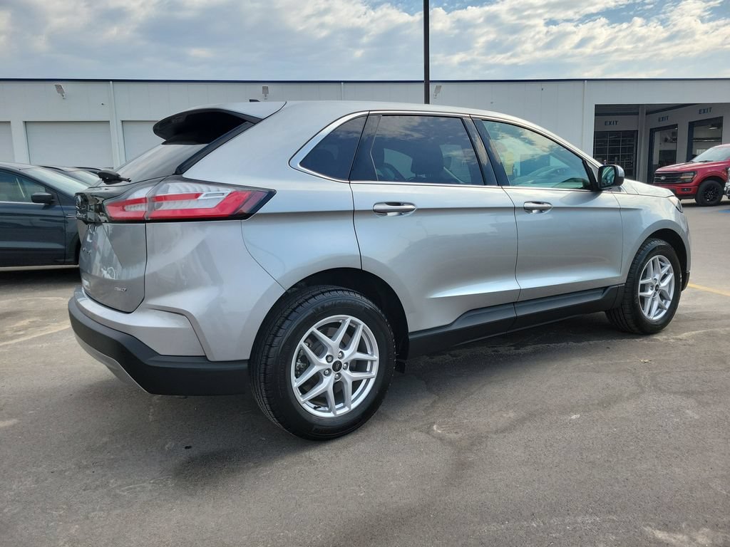 Used 2024 Ford Edge SEL w/ Convenience Package AWD/4WD image 4