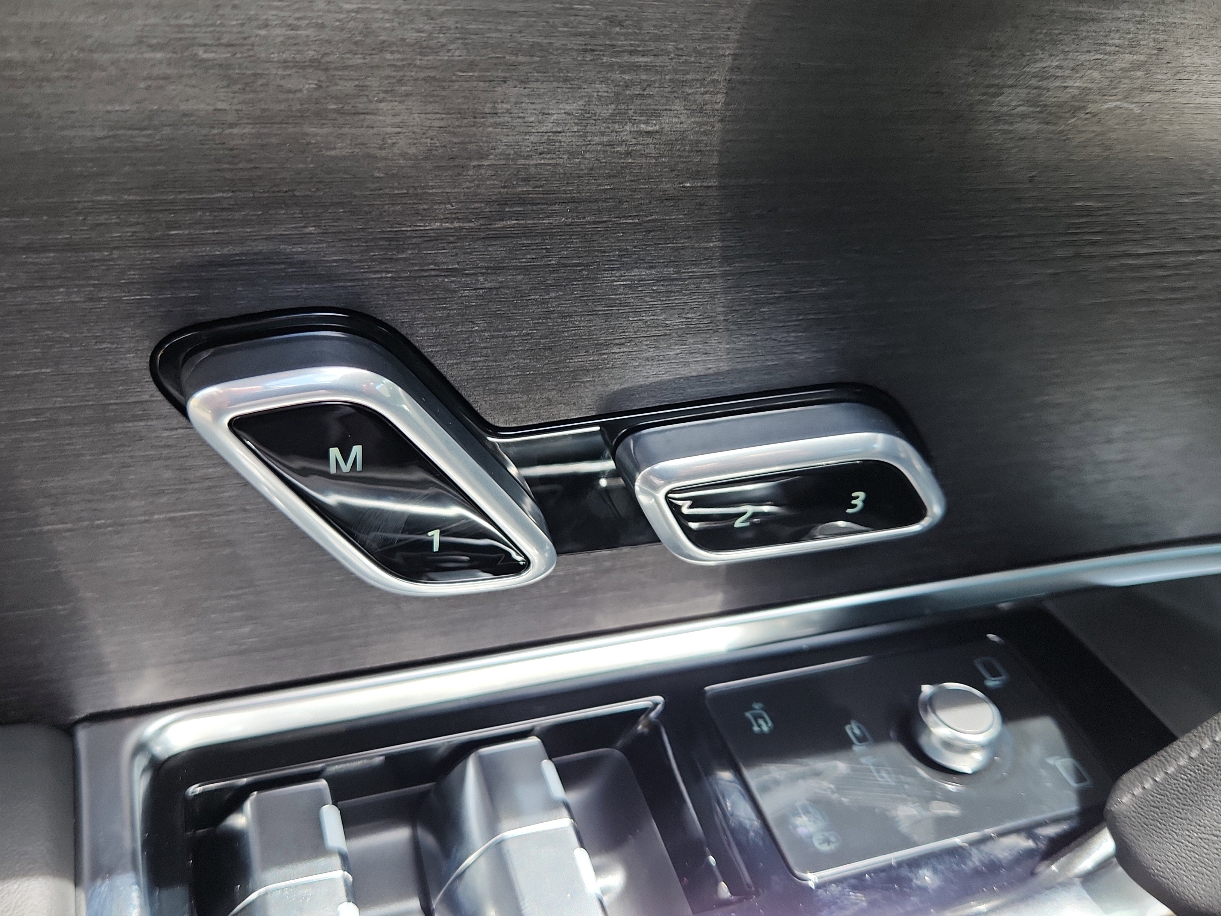 New 2025 Land Rover Range Rover SE image 11