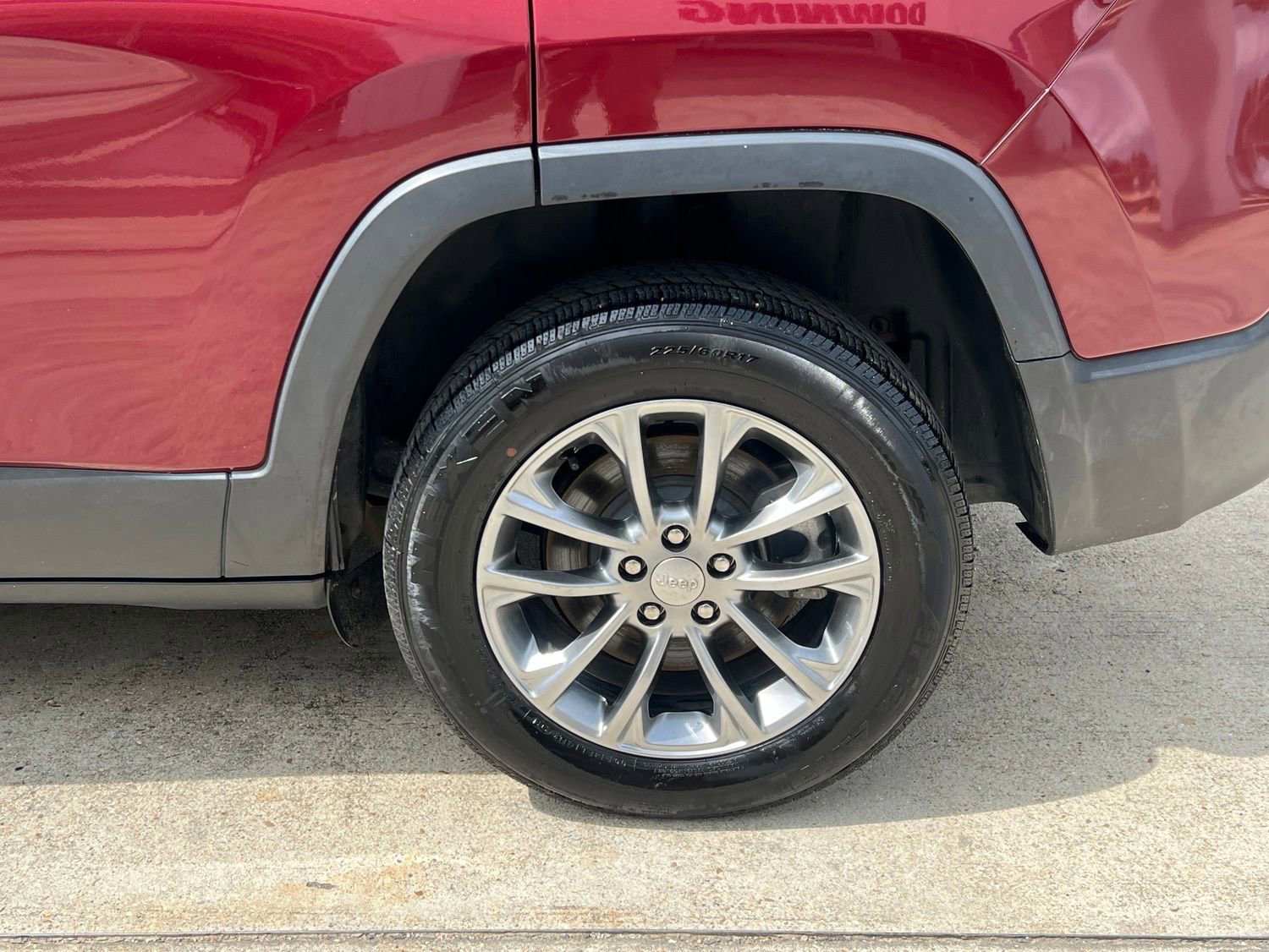 Used 2019 Jeep Cherokee Latitude Plus w/ Comfort/Convenience Group FWD image 7
