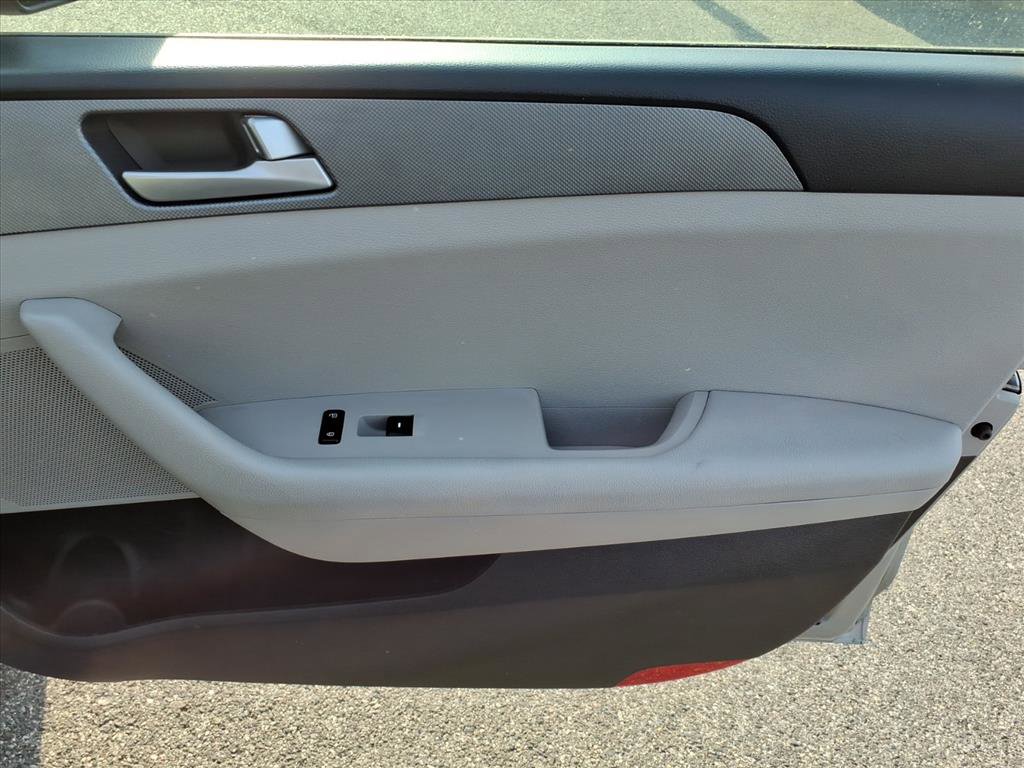 Used 2017 Hyundai Sonata SE FWD image 16