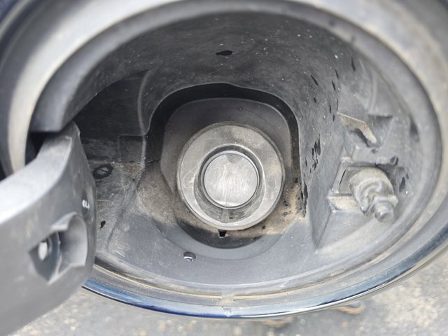 Used 2018 Cadillac Escalade ESV Premium Luxury image 12