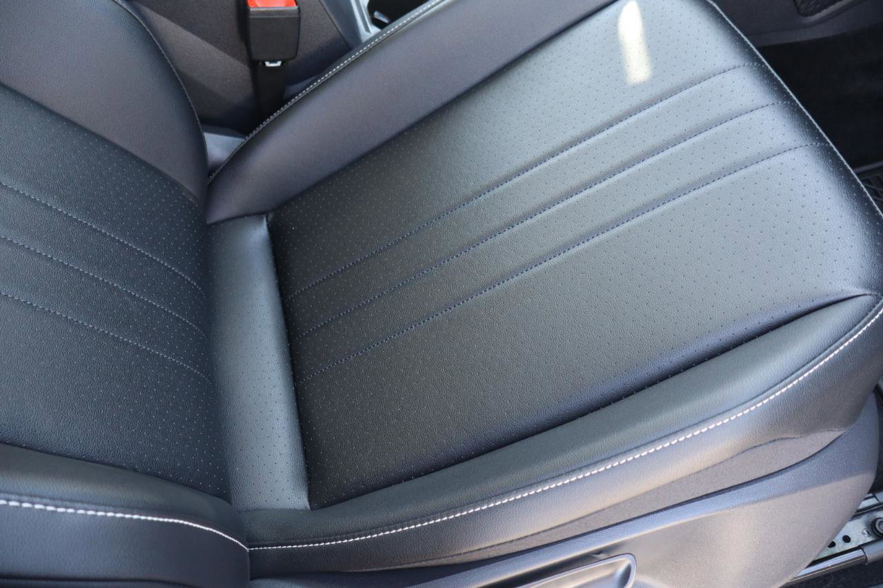 Used 2023 Volkswagen Tiguan SE AWD/4WD image 19