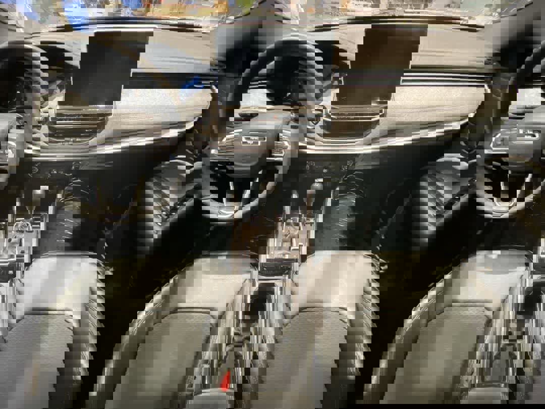 Used 2024 Jeep Compass Latitude image 23