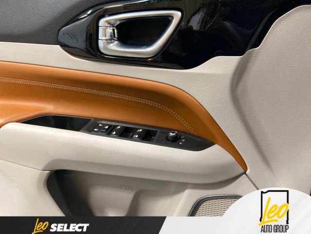Used 2022 Jeep Compass Limited w/ Sun and Sound Group AWD/4WD image 11