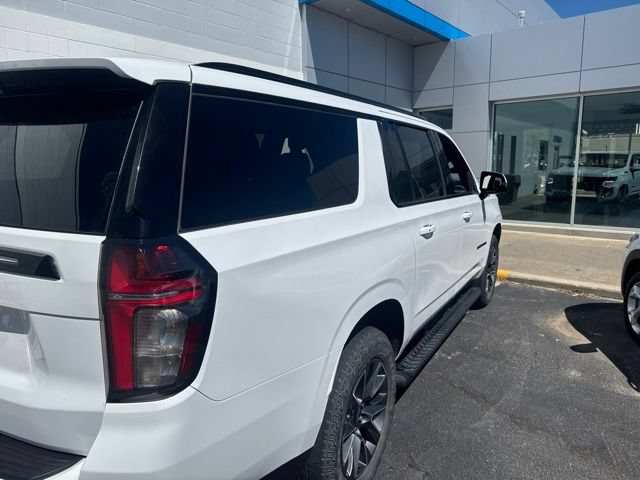 Used 2023 Chevrolet Suburban Z71 w/ Luxury Package AWD/4WD image 4