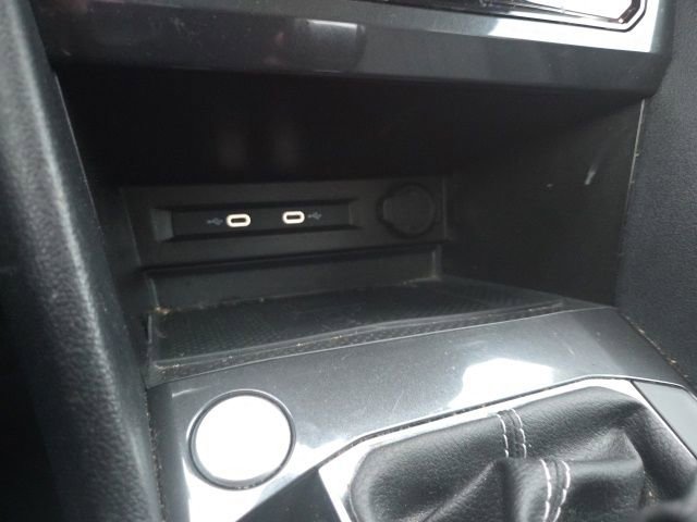 Used 2023 Volkswagen Tiguan SE w/ Panoramic Sunroof Package image 19