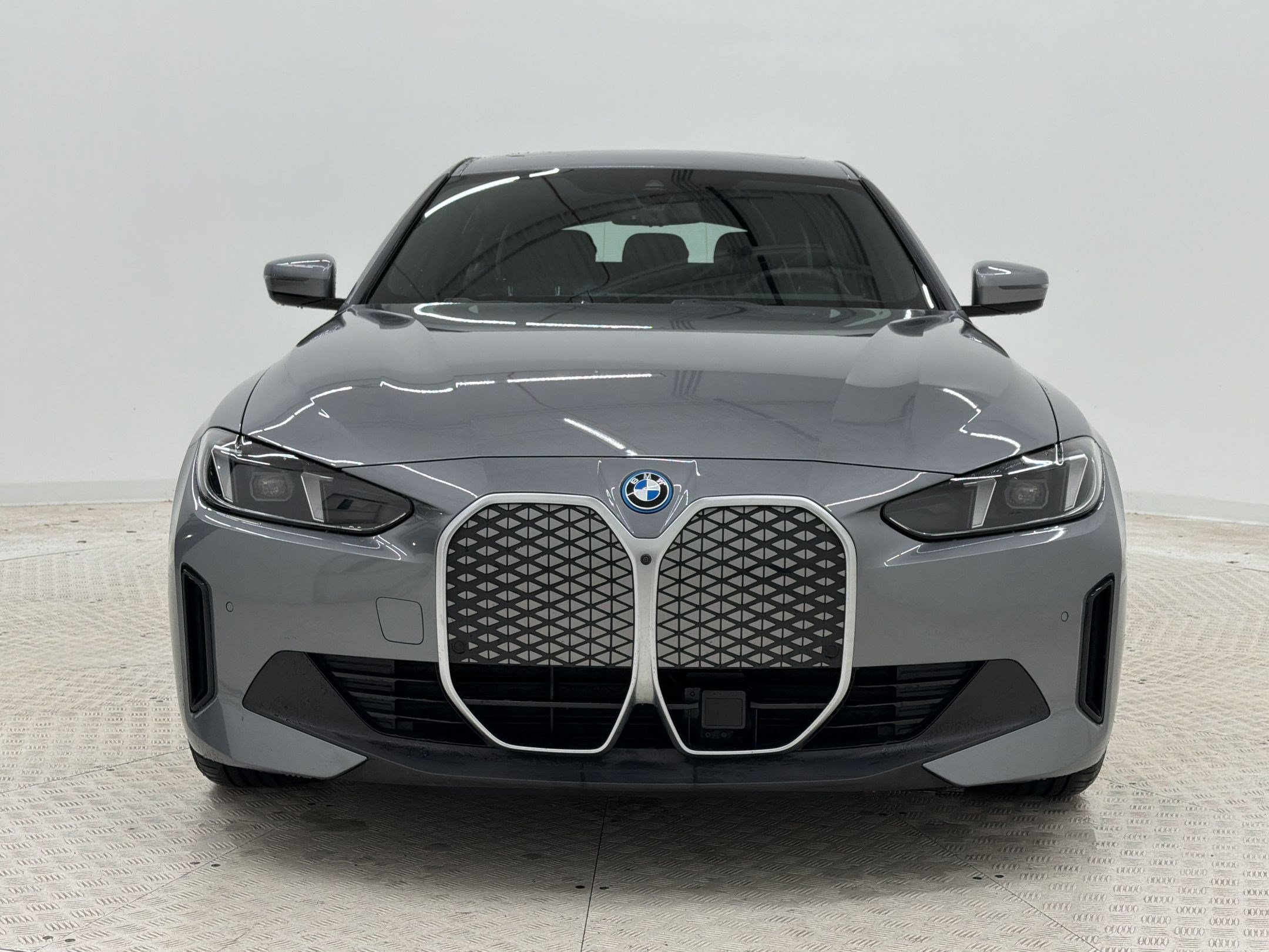 Used 2025 BMW i4 eDrive40 w/ Premium Package RWD image 6