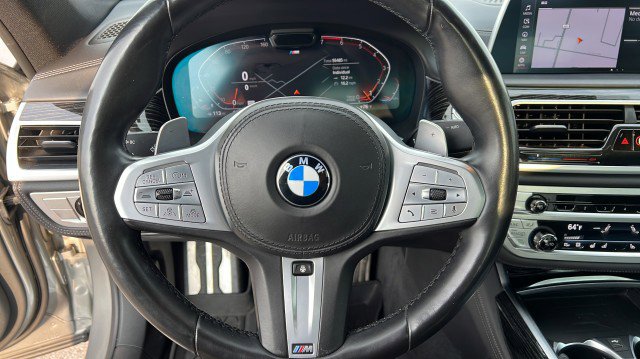 Used 2022 BMW 750i xDrive image 31