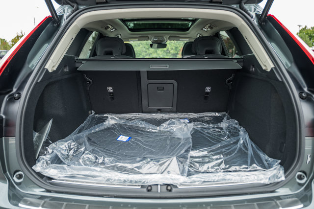 New 2027 Volvo XC60 B5 Plus AWD/4WD image 15