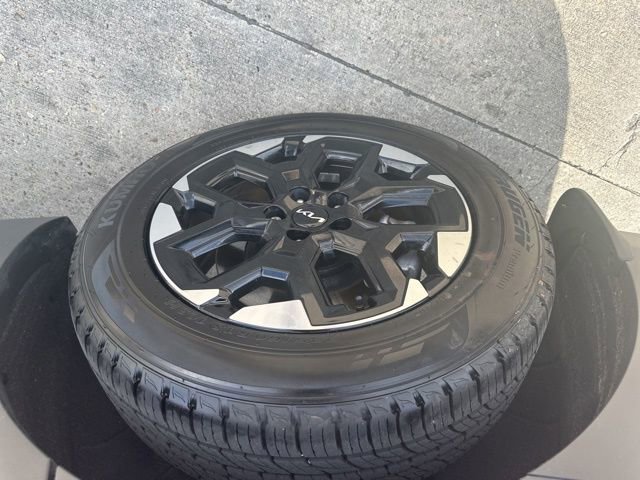 Used 2025 Kia Sorento S image 33