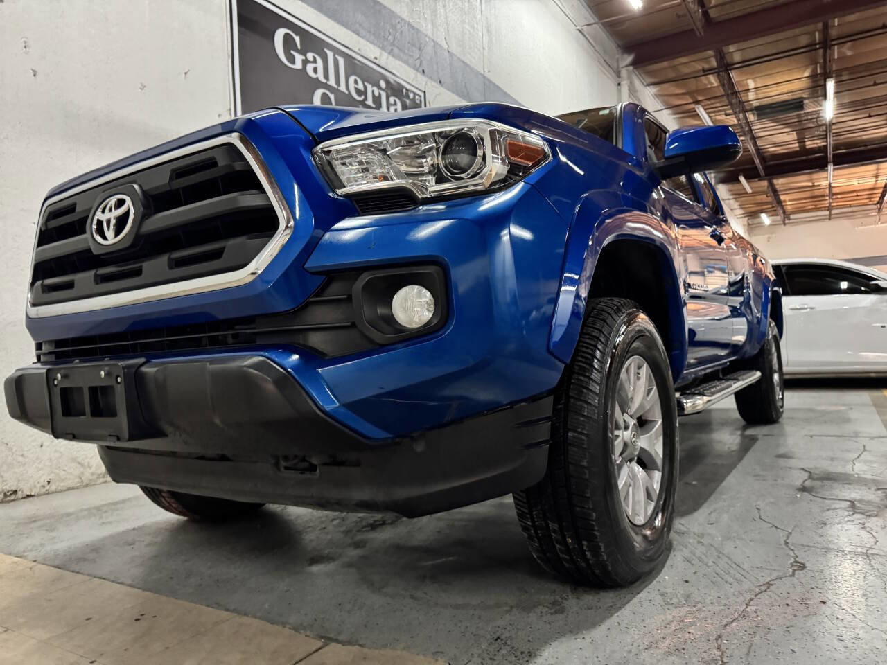 Used 2017 Toyota Tacoma SR5 w/ Tow Package image 3