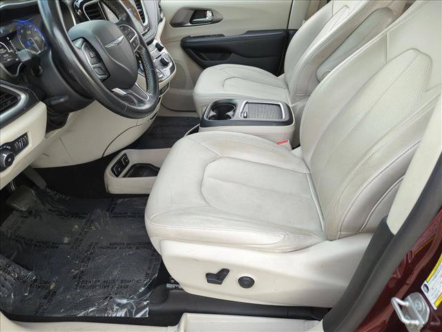 Used 2021 Chrysler Pacifica Touring-L w/ Premium & Safety Sphere Group FWD image 15