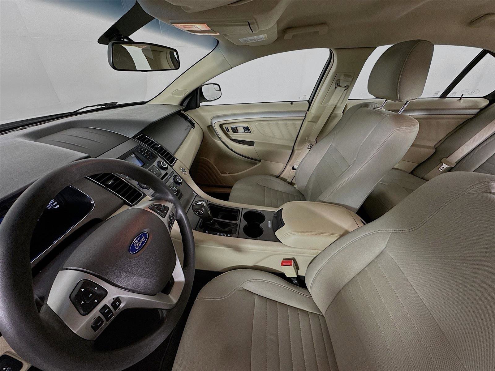 Used 2018 Ford Taurus SE FWD image 5