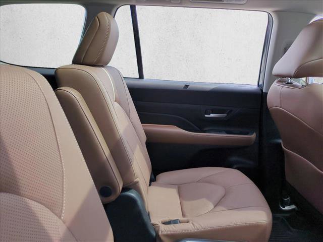 Used 2025 Toyota Grand Highlander AWD image 21