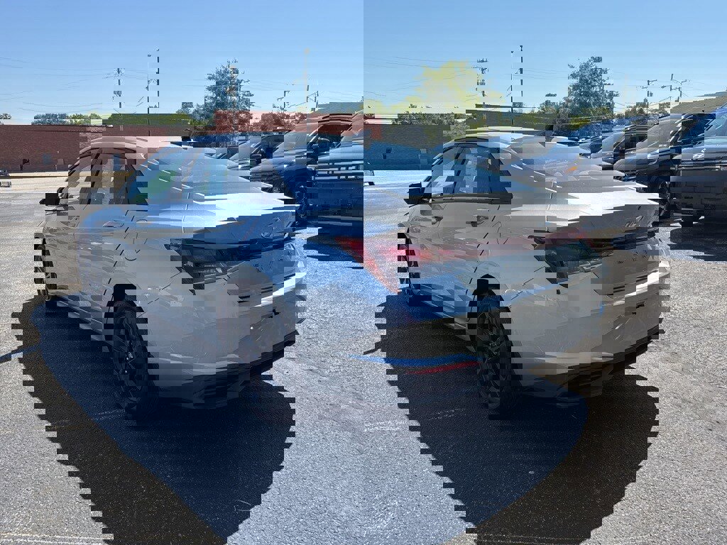 Used 2023 Hyundai Elantra SEL image 5