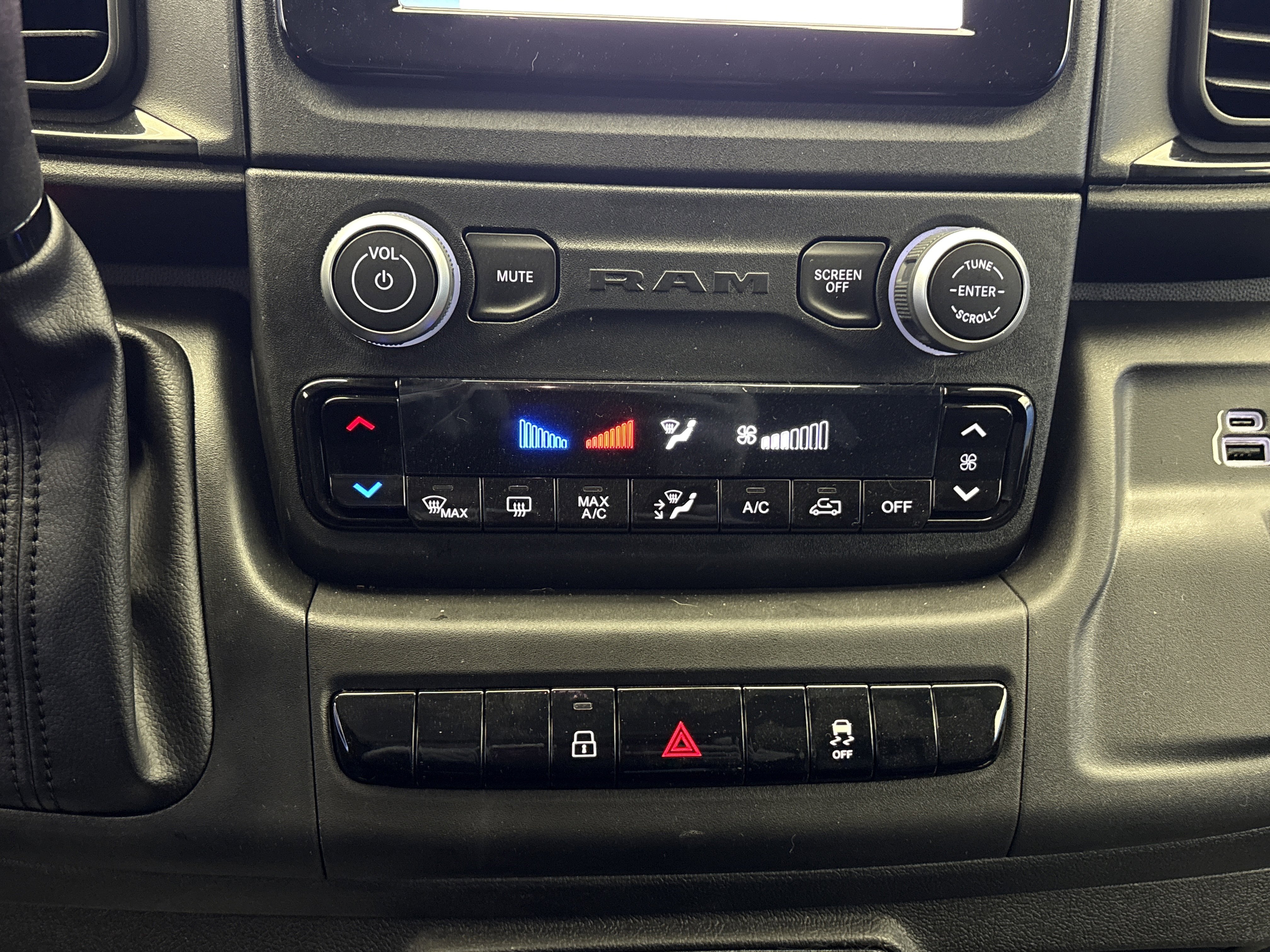 Used 2024 RAM ProMaster 2500 image 16