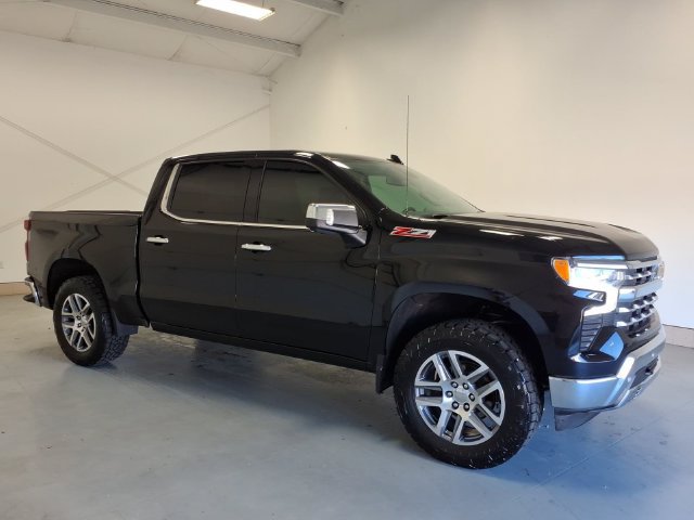Used 2025 Chevrolet Silverado 1500 LTZ AWD/4WD image 2