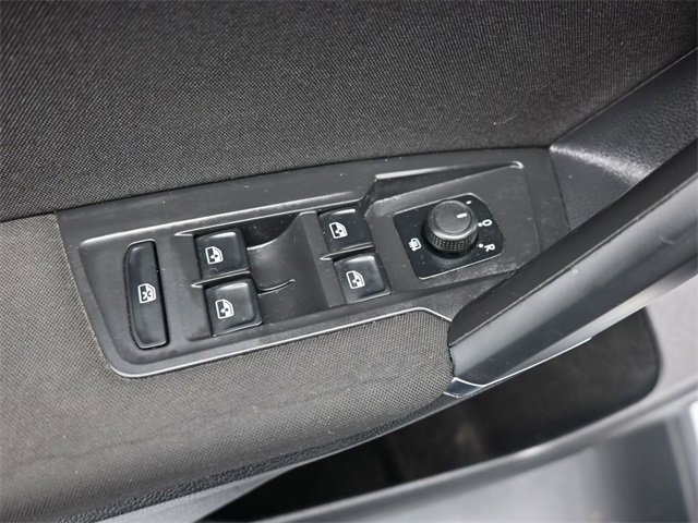 Used 2020 Volkswagen Tiguan S image 13