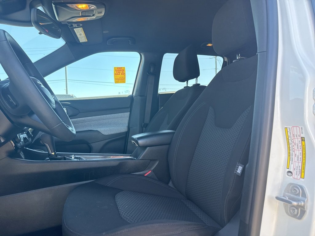 Used 2024 Jeep Compass Sport image 9