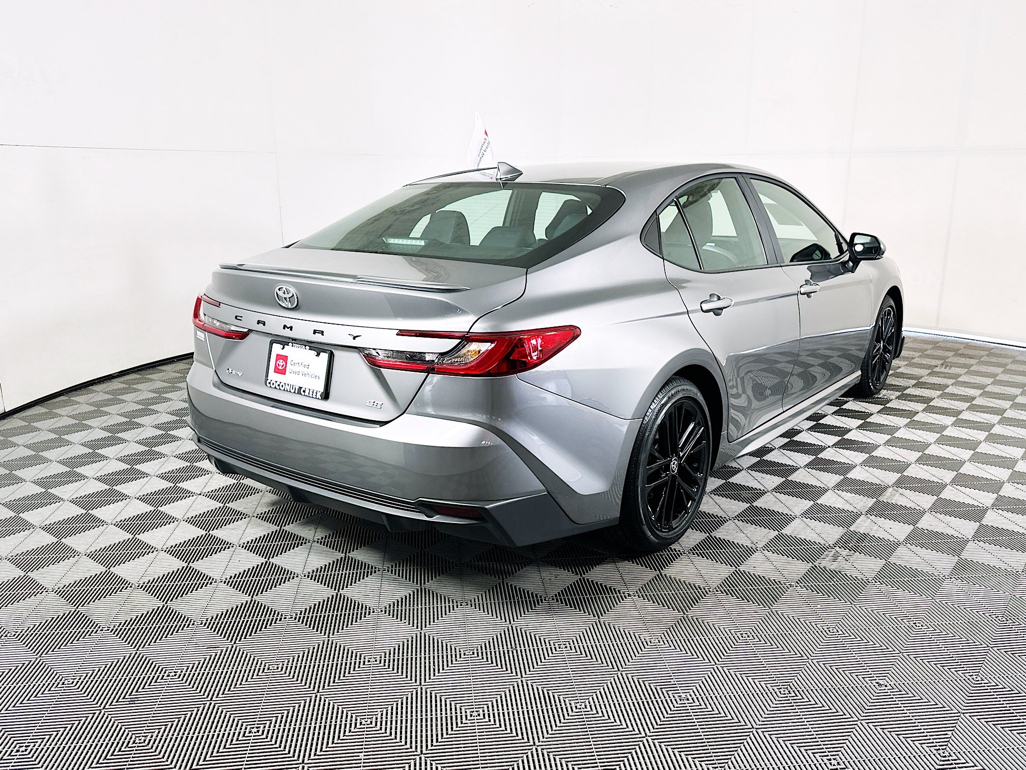 Used 2026 Toyota Camry SE w/ Convenience Package FWD image 3