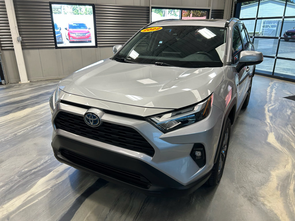 Used 2022 Toyota RAV4 XLE Premium AWD/4WD image 3