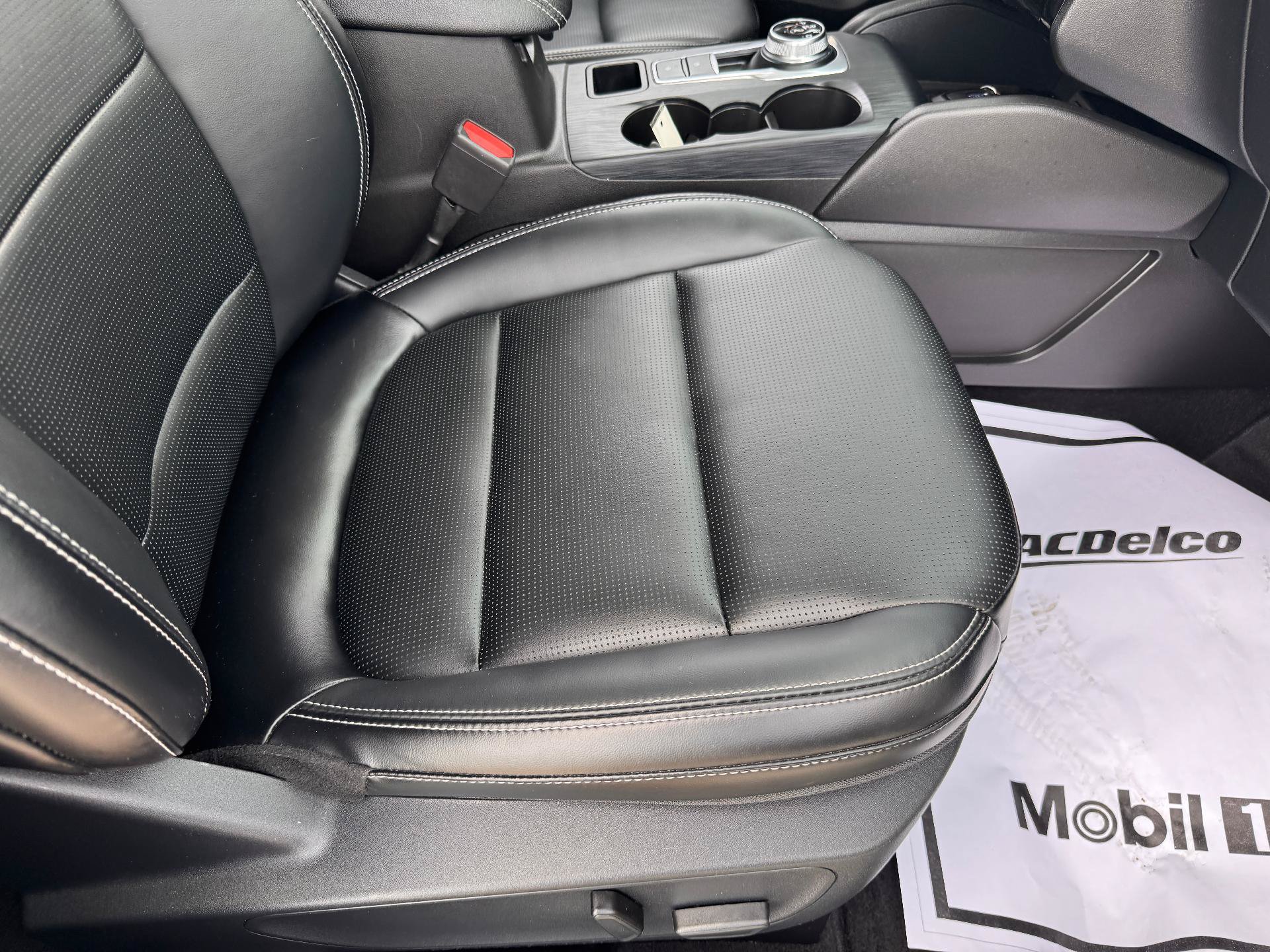 Used 2025 Ford Escape Platinum AWD/4WD image 19