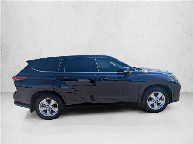 Used 2021 Toyota Highlander LE AWD/4WD video 4