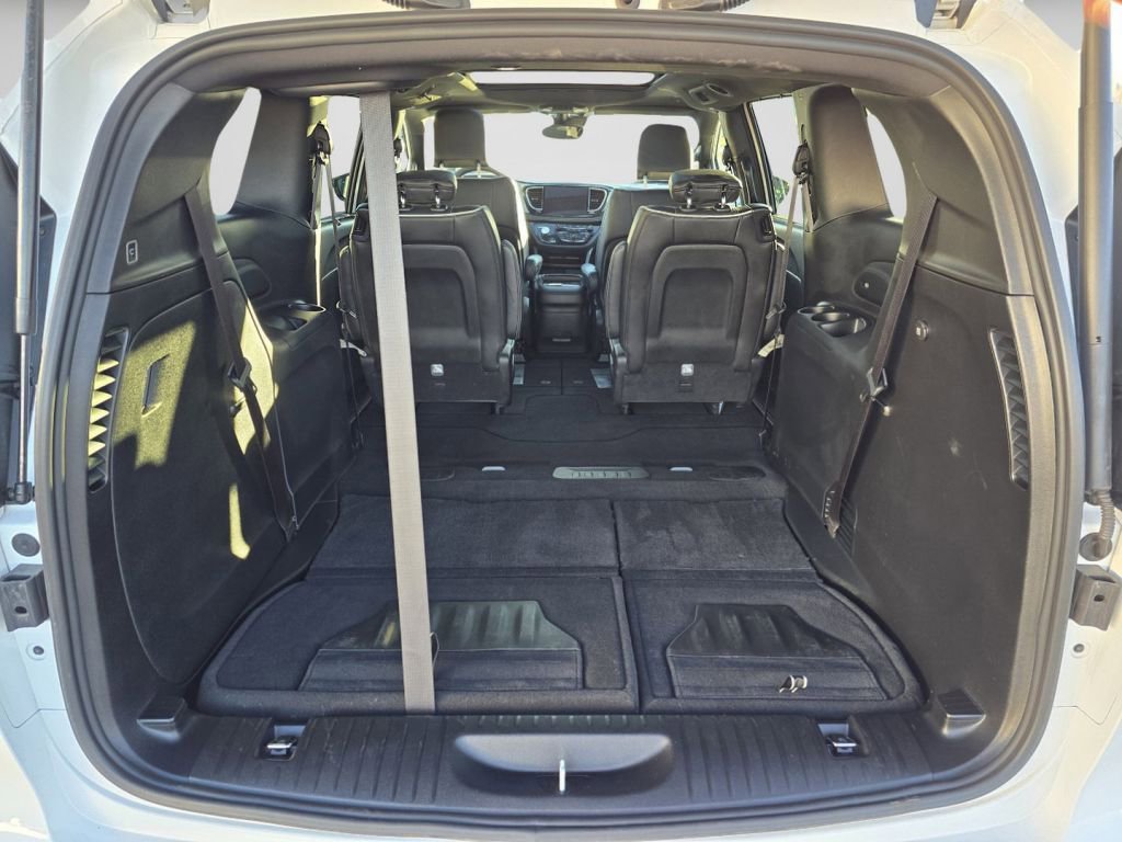 Used 2026 Chrysler Pacifica Limited image 27