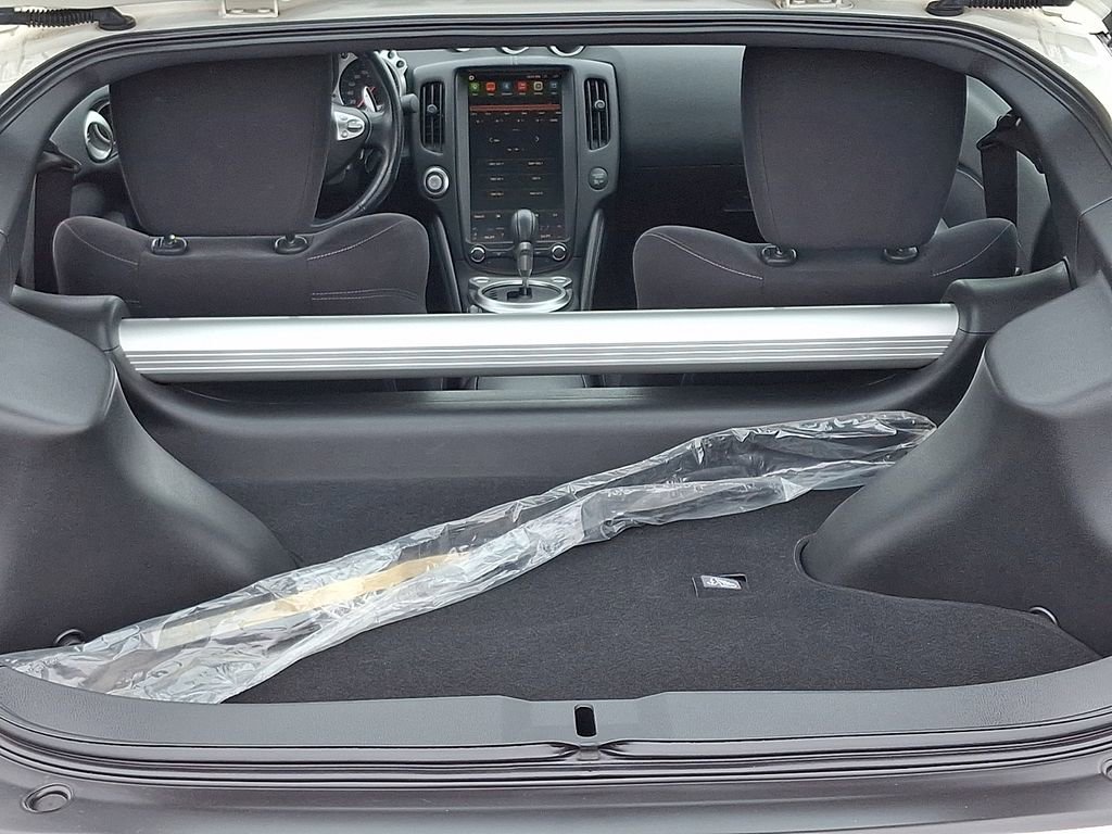 Used 2017 Nissan 370Z Coupe RWD image 27