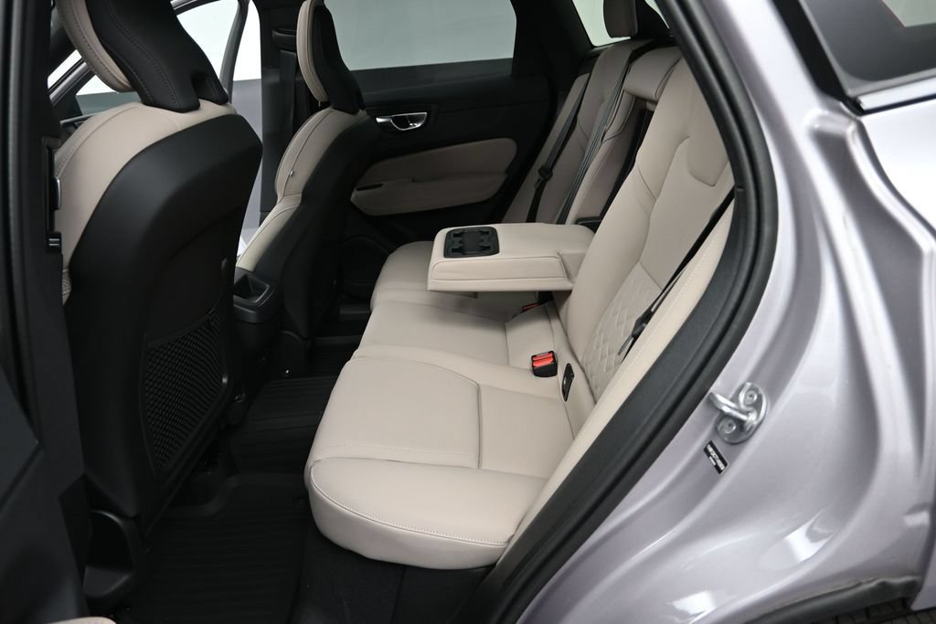 New 2026 Volvo XC60 B5 Plus w/ Climate Package PRO AWD/4WD image 15