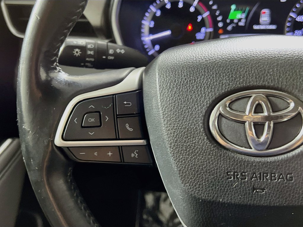 Used 2023 Toyota Highlander XLE FWD image 16