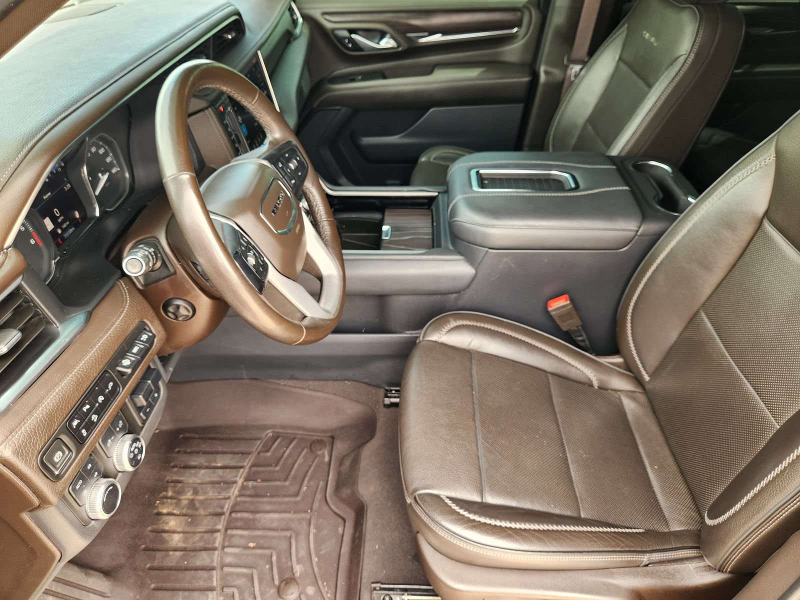 Used 2021 GMC Yukon Denali w/ Advanced Technology Package AWD/4WD image 14
