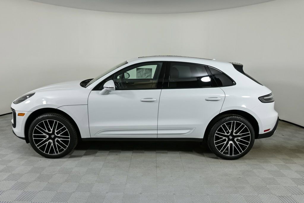 Certified 2025 Porsche Macan image 2