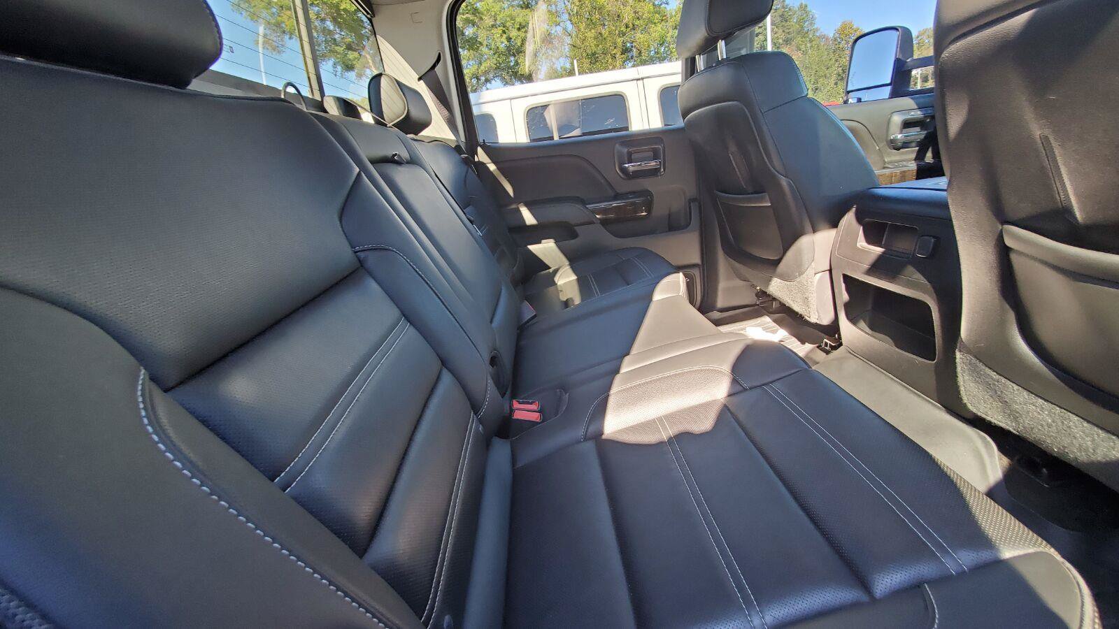 Used 2015 GMC Sierra 2500 Denali w/ Duramax Plus Package AWD/4WD image 6