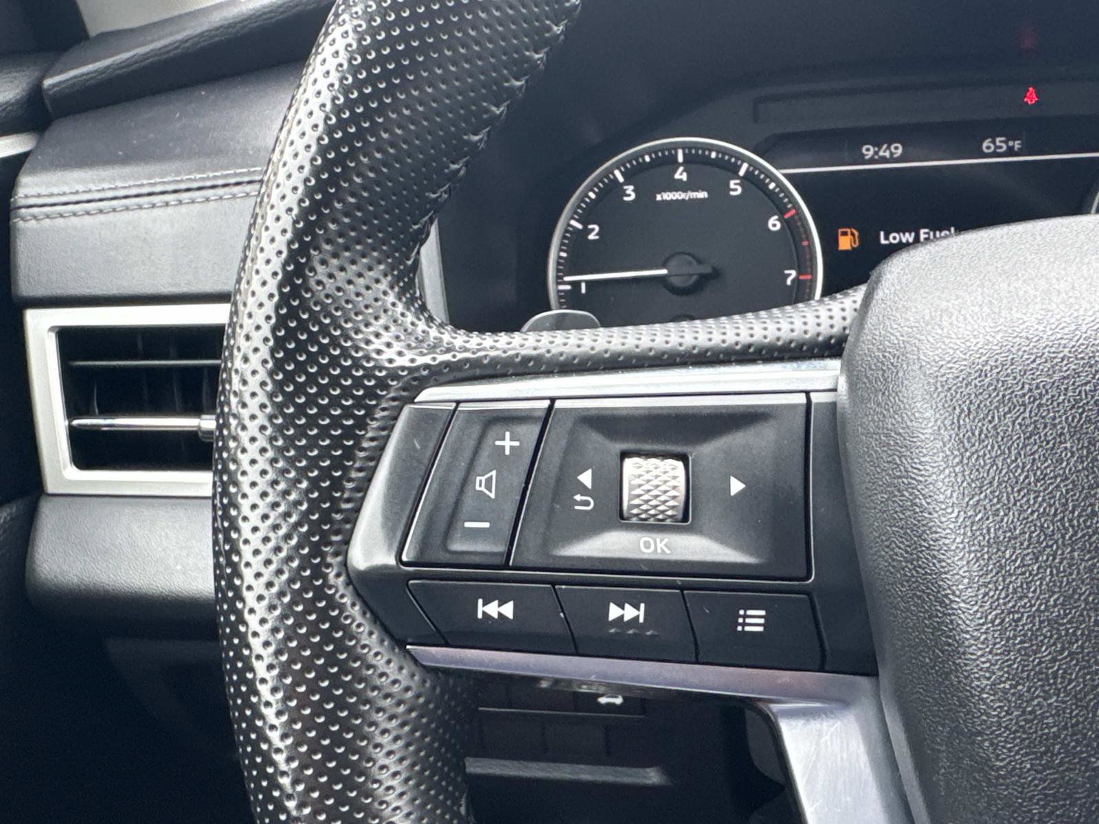 Used 2024 Mitsubishi Outlander FWD image 17