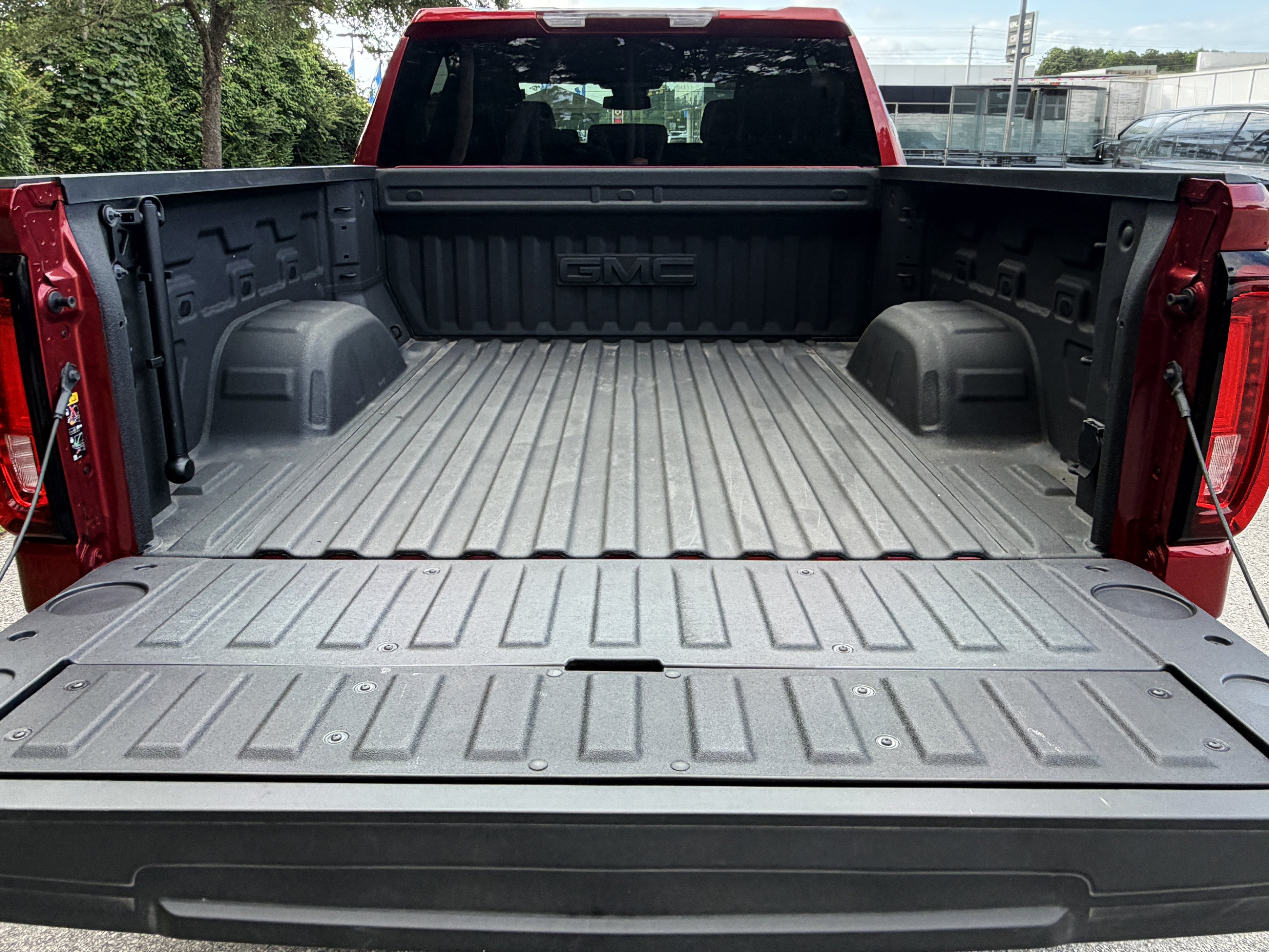 Used 2025 GMC Sierra 1500 AT4 AWD/4WD image 4