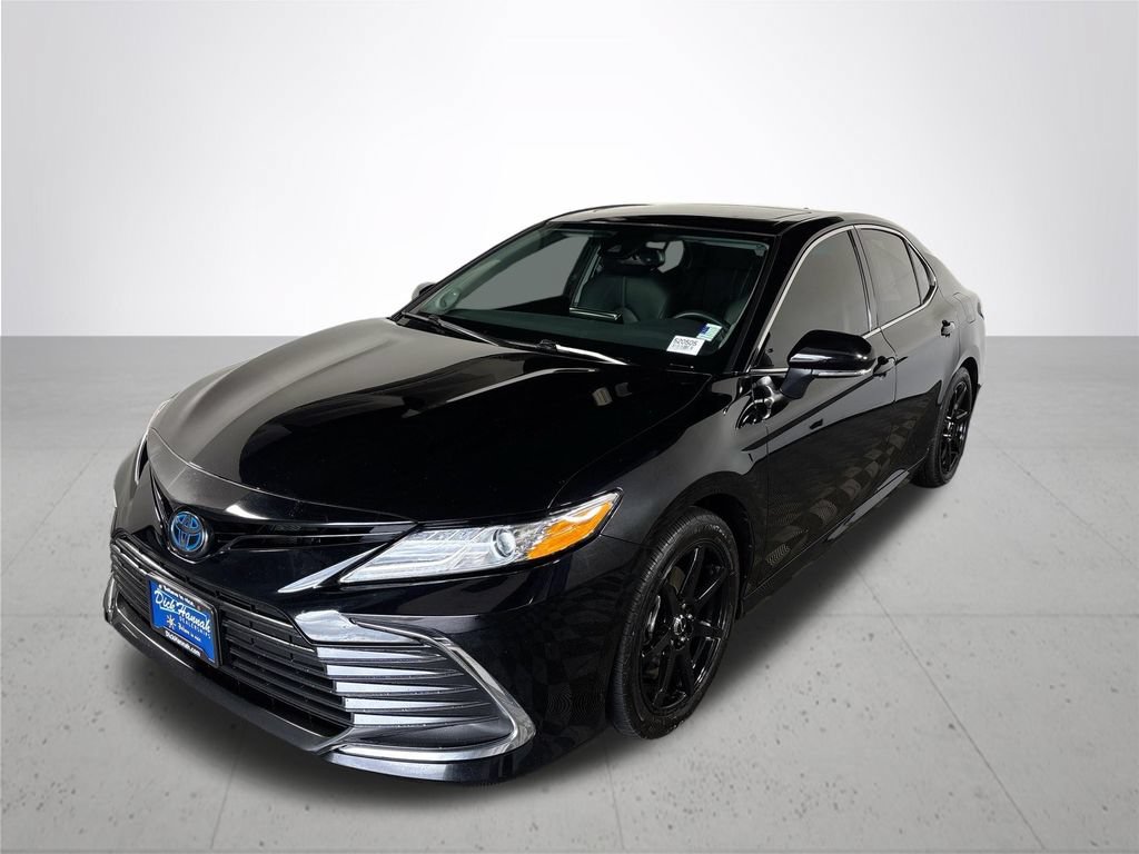 Used 2024 Toyota Camry XLE w/ Navigation Package FWD image 2