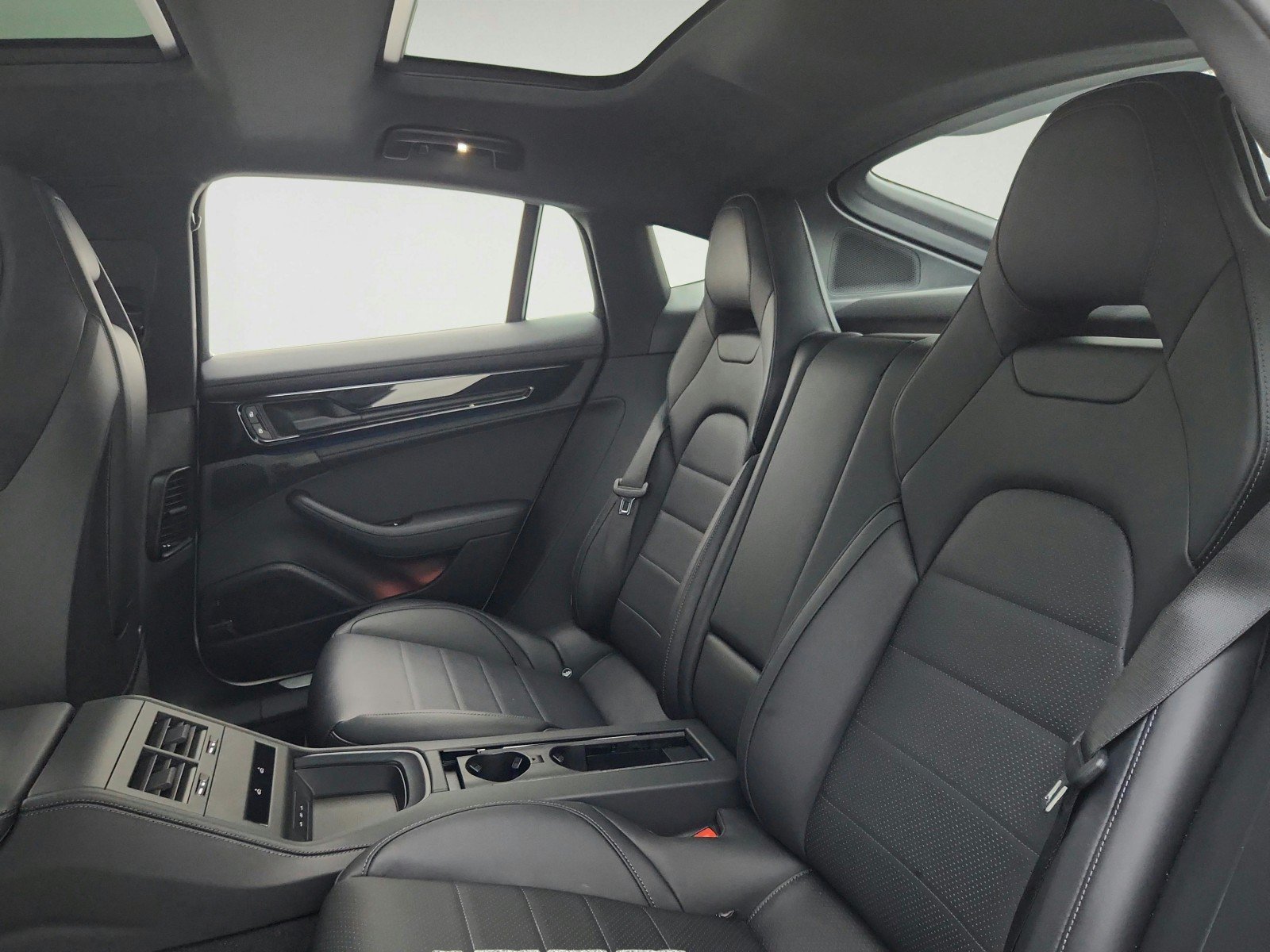 Used 2025 Porsche Panamera image 21