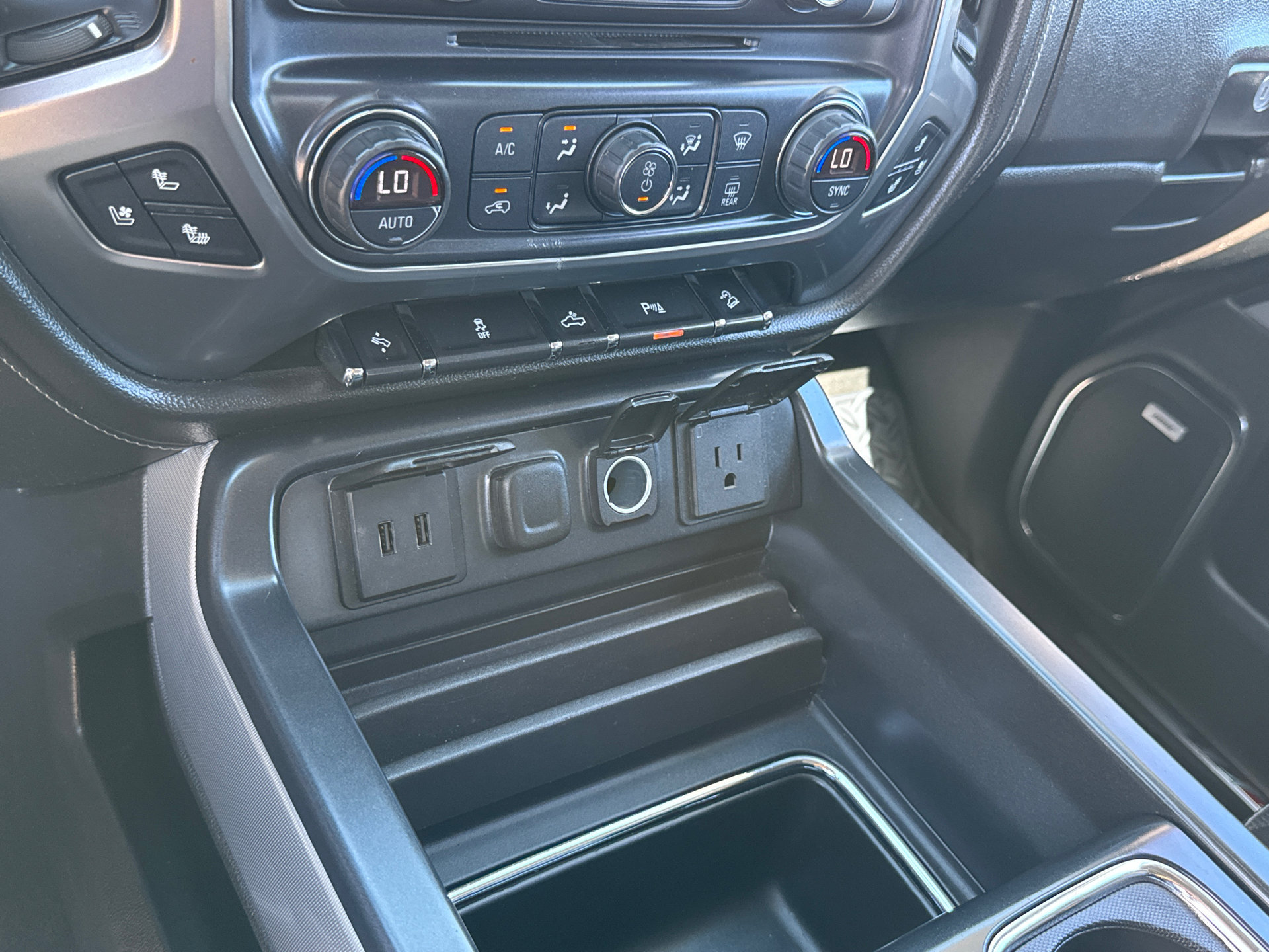 Certified 2018 Chevrolet Silverado 1500 LTZ Z71 w/ LTZ Plus Package AWD/4WD image 22