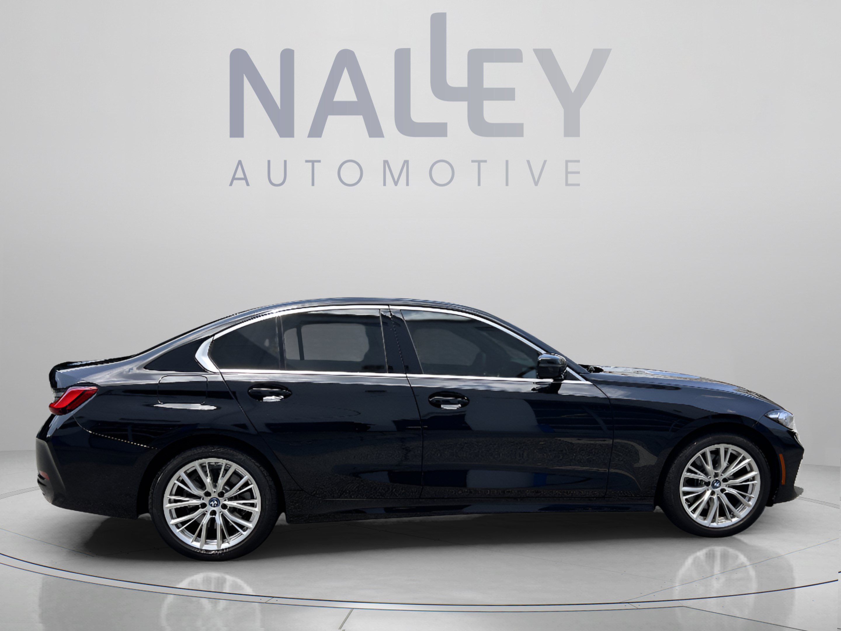 Used 2024 BMW 330e w/ Convenience Package RWD image 3