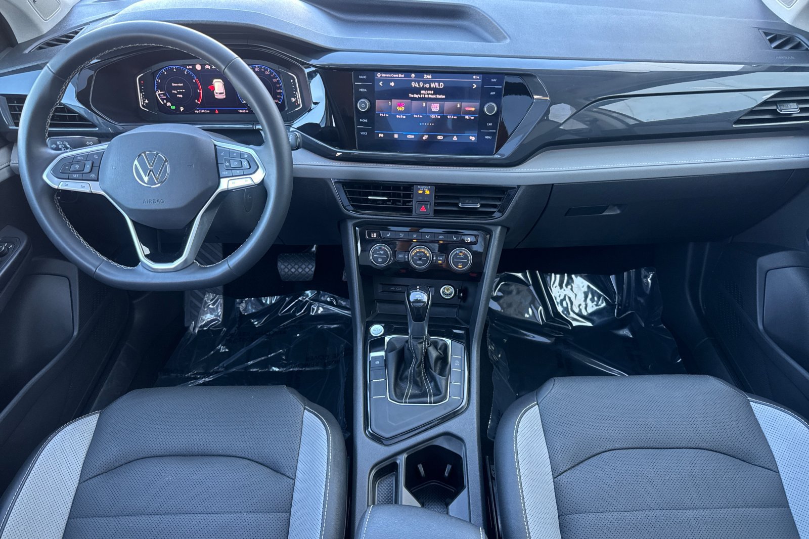 Used 2022 Volkswagen Taos SEL w/ Panoramic Sunroof Package FWD image 14