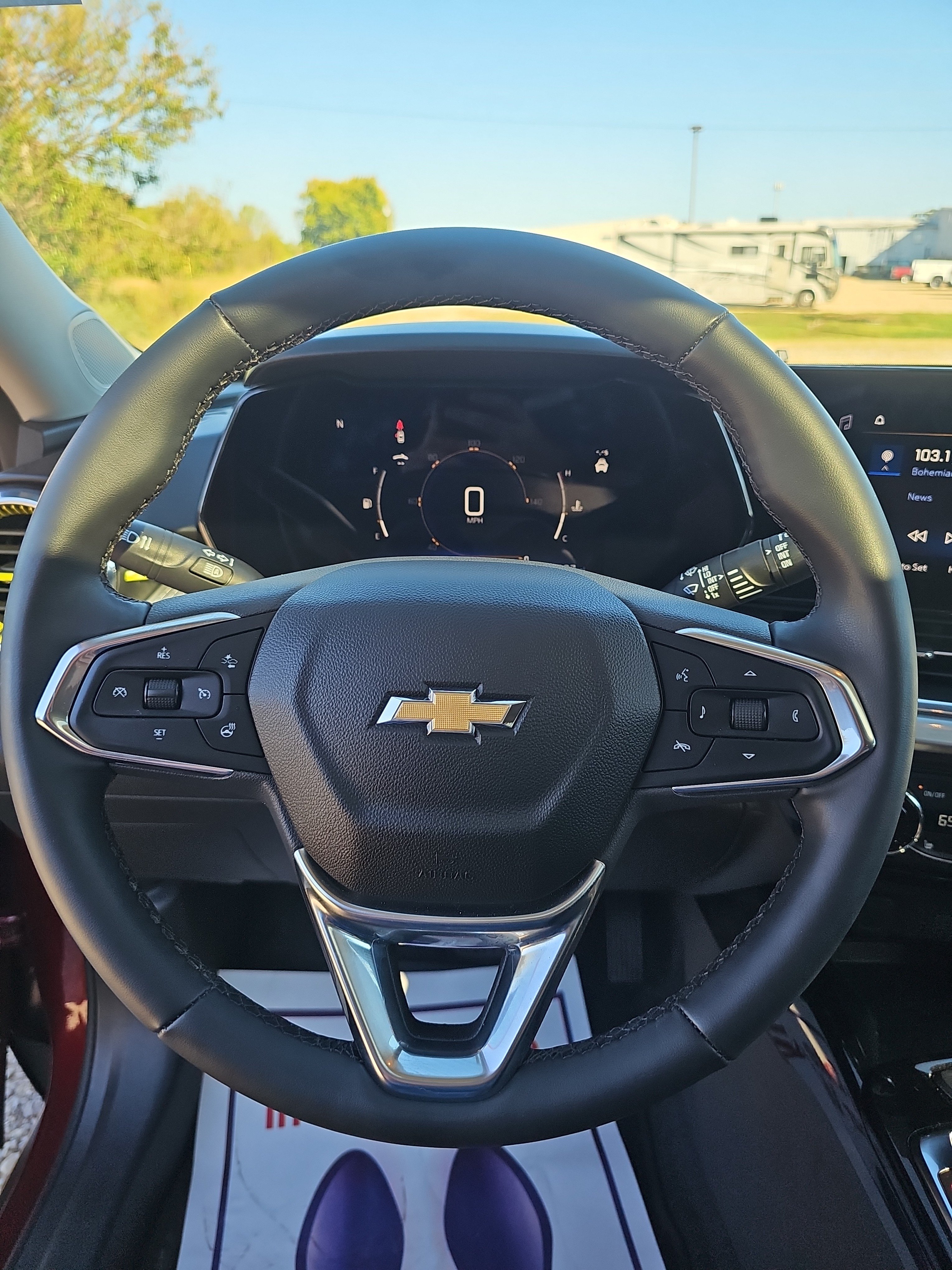 Used 2024 Chevrolet Trax LT w/ Sunroof Package FWD image 21