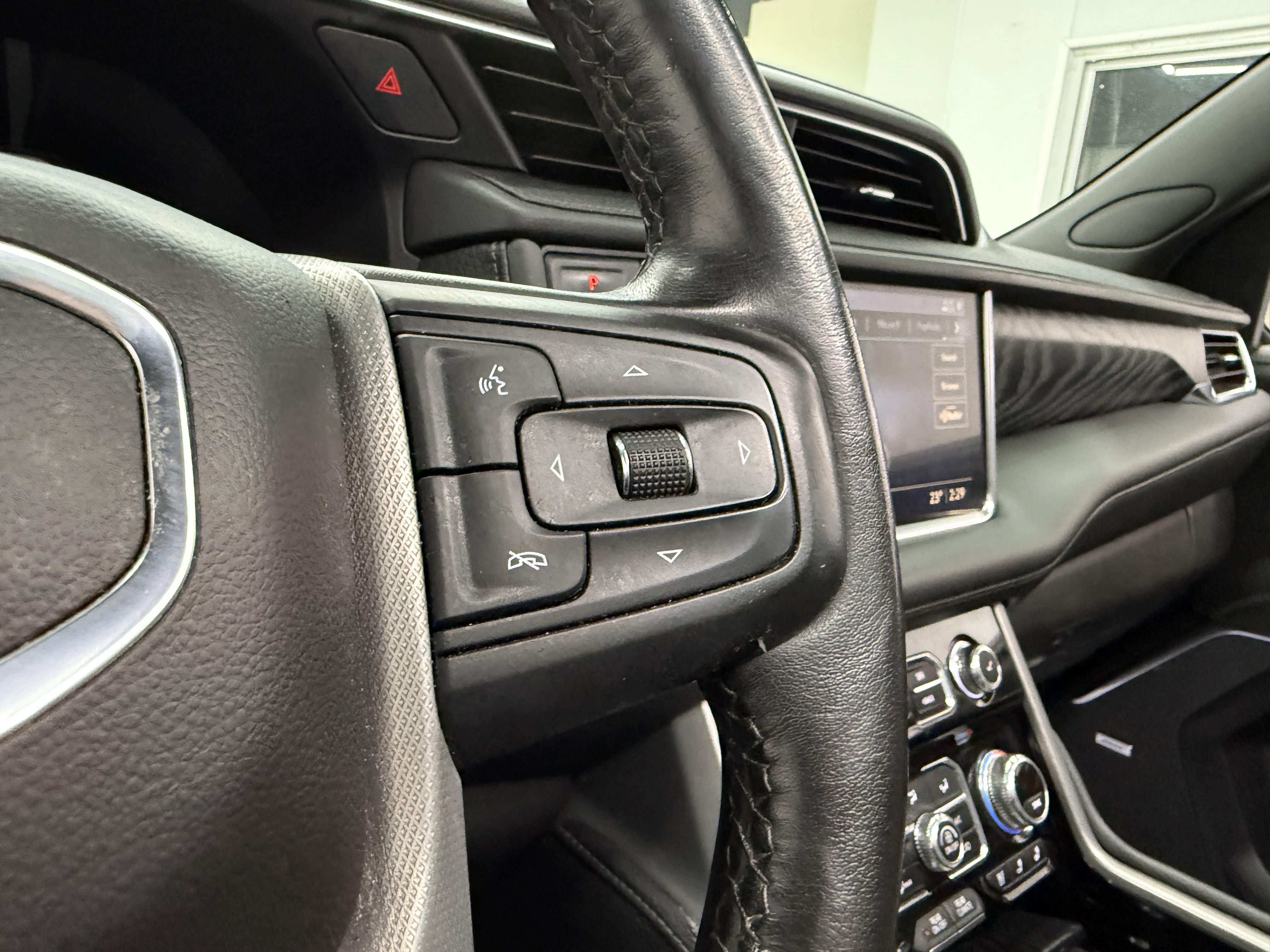 Used 2021 GMC Yukon Denali w/ Denali Ultimate Package image 16